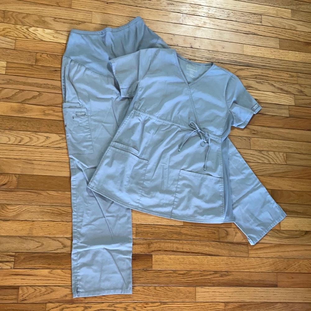 Maternity scrubs